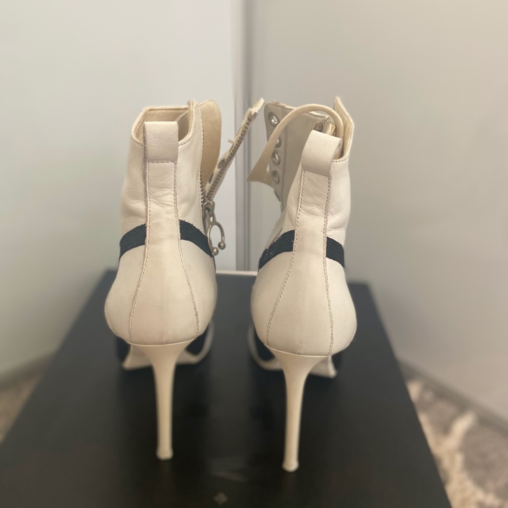 Puma Rihanna fenty heel, (white and black  and size U.S 7.5) - Picture 3 of 5